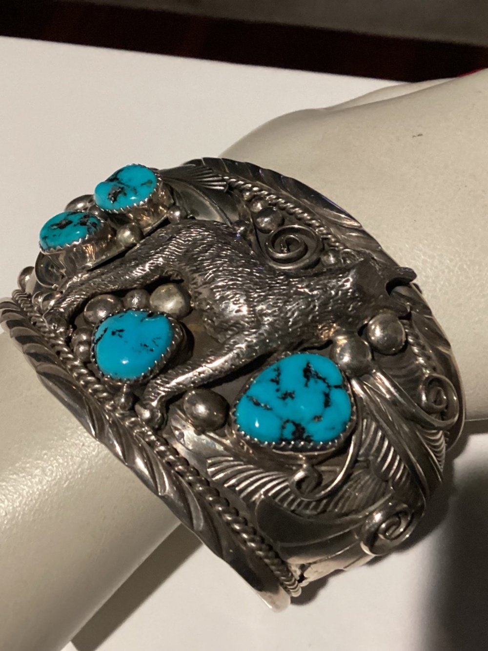YAZZIE. HOWLINE.   Sterling Silver Cuff Bracelet HUGE 150:grams WOLF. OMG 💙💙💙